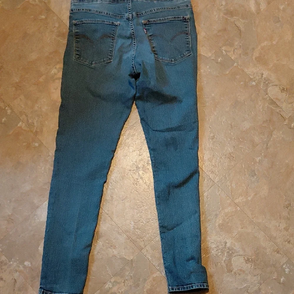 Levi's Women's Skinny Pull Up Jeggins in Blue - Picture 6 of 6